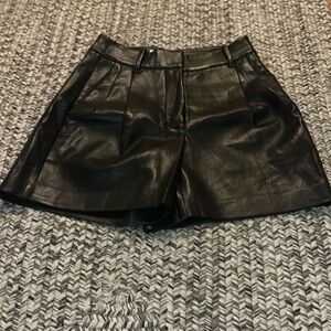 Wilfred effortlesss shorts leather